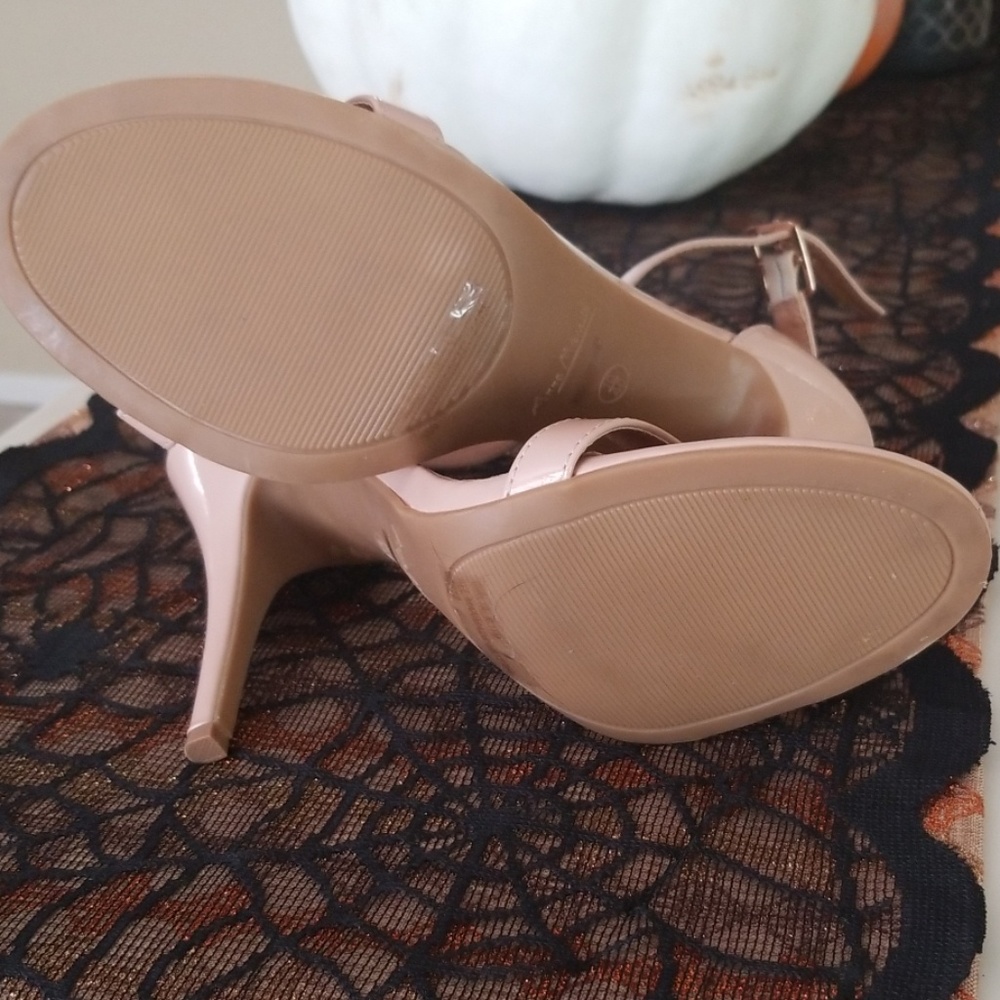 High heels - Picture 4 of 5
